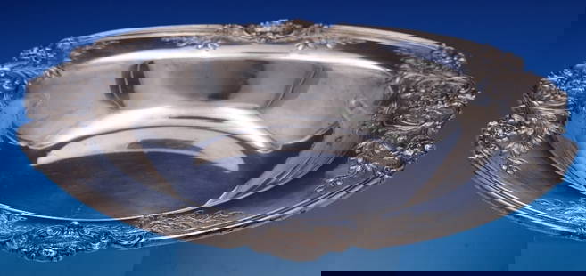 Reed and Barton Francis I Sterling Silver 12 Inch Vegetable Bowl: Reed and Barton Francis I Sterling Silver 12 Inch Vegetable Bowl This exquisite vegetable bowl from the renowned Francis I pattern by Reed and Barton showcases timeless elegance and craftsmanship. Mad