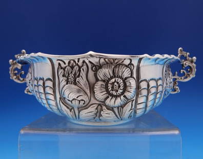 Victorian Sterling Silver Bowl by Charles Stuart Harris 1886: Victorian Sterling Silver Bowl by Charles Stuart Harris 1886 Discover the exquisite craftsmanship of this Victorian silver bowl by Charles Stuart Harris, crafted in London circa 1886. This oval bowl s