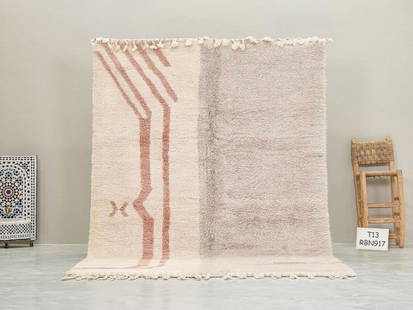 Handwoven Moroccan Berber Rug 8 x 5 Feet Unique Geometric Design: Handwoven Moroccan Berber Rug 8 x 5 Feet Unique Geometric Design Transform your living space with this exquisite handwoven Moroccan Berber rug, featuring a unique geometric design that embodies both t