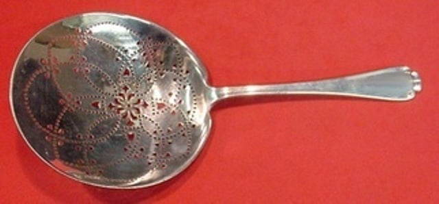 Tiffany & Co Flemish Sterling Silver 9" Saratoga Chip Server: Tiffany & Co Flemish Sterling Silver 9" Saratoga Chip Server Presenting a stunning Saratoga chip server from the Flemish pattern by Tiffany & Co. Crafted from high-quality sterling silver, this servin