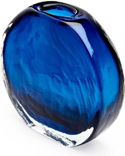 Large 1970s Italian Design Angeli Vase Sapphire Blue Glass 9.5" H: Large 1970s Italian Design Angeli Vase Sapphire Blue Glass 9.5" H Introducing the Stylish Angeli Vase, a stunning piece crafted in sapphire blue glass, reflecting a beautiful 1970s Italian design. Thi