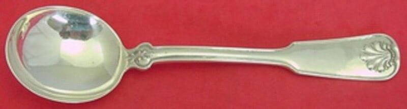 Tiffany & Co Shell & Thread Sterling Silver Gumbo Soup Spoon 7.5": Tiffany & Co Shell & Thread Sterling Silver Gumbo Soup Spoon 7.5" This exquisite gumbo soup spoon from Tiffany & Co. features the elegant Shell & Thread pattern, crafted from high-quality sterling sil