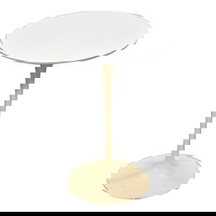 1960s Eero Saarinen White Metal Tulip End Table for Knoll: 1960s Eero Saarinen White Metal Tulip End Table for Knoll Discover the elegance of mid-century modern design with this 1960s Eero Saarinen White Tulip Table, crafted for Knoll. This stylish end table
