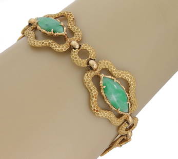 Vintage 18k Yellow Gold Jade Link Charm Bracelet: Vintage 18k Yellow Gold Jade Link Charm Bracelet Introducing the exquisite Oval 18k Yellow Gold Jade Link Bracelet, a vintage masterpiece that radiates charm and elegance. This stunning bracelet is me