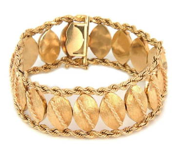 14k Yellow Gold Link Rope Chain Bracelet Vintage Style: 14k Yellow Gold Link Rope Chain Bracelet Vintage Style The Link Rope 14k Yellow Gold Chain Bracelet is a stylish and timeless piece of vintage jewelry. Crafted with 14k yellow gold, it features a clas