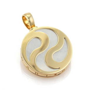 Bvlgari Optical Illusion 18k Gold Steel Mother of Pearl Spinner Pendant: Bvlgari Optical Illusion 18k Gold Steel Mother of Pearl Spinner Pendant Introducing the Bvlgari Optical Illusion Mother of Pearl 18k Gold & Steel Round Spinner Pendant, a remarkable vintage charm that
