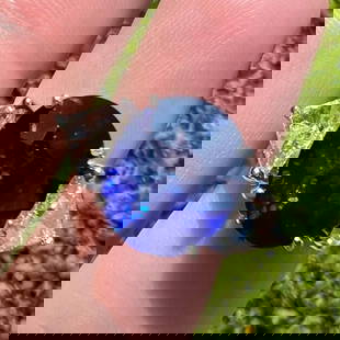 Platinum Ring with 8.18 Ct Ceylon Sapphire and 1.40 Ct Diamonds: Platinum Ring with 8.18 Ct Ceylon Sapphire and 1.40 Ct Diamonds This exquisite ring features a stunning 8.18 Ct. heated Ceylon sapphire, set in luxurious platinum. Adorned with two trilliant diamonds,