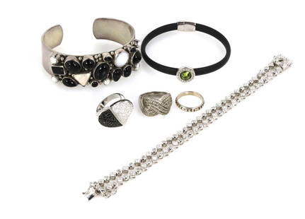 Vintage Sterling Silver Jewelry Lot 6 Pieces with Gemstones: Vintage Sterling Silver Jewelry Lot 6 Pieces with Gemstones This vintage lot features 6 exquisite pieces of jewelry crafted from sterling silver, adorned with colorful stones and cubic zirconia accent