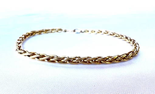 14K Yellow Gold Chain Bracelet Signed and Hallmarked: 14K Yellow Gold Chain Bracelet Signed and Hallmarked This exquisite 14K yellow gold bracelet features a classic chain style, showcasing exceptional detail and craftsmanship. Weighing 12.20 grams, it m