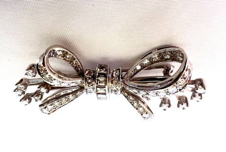 Vintage French Platinum Diamond Brooch 1950s 4ct G VS: Vintage French Platinum Diamond Brooch 1950s 4ct G VS This exquisite French platinum diamond necklace brooch from the 1950s showcases exceptional craftsmanship, featuring approximately 4 ct of G VS di