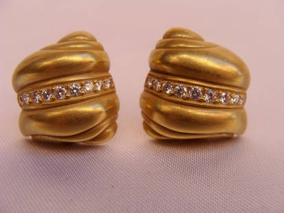 Keiselstein-Cord 18K Gold Diamond Earrings Signed 0.60 ct: Keiselstein-Cord 18K Gold Diamond Earrings Signed 0.60 ct Discover the exquisite craftsmanship of this Keiselstein-Cord 18K gold diamond pair of earrings, fully signed and hallmarked. Weighing 21.70 g