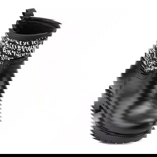 DKNY Women's Rainy Black Round Toe Pull-On Rubber Booties 6: DKNY Women's Rainy Black Round Toe Pull-On Rubber Booties 6 Step out in style this winter with these DKNY Women's Rainy Round-toe Pull-on Rubber Booties. Designed for both fashion and function, these