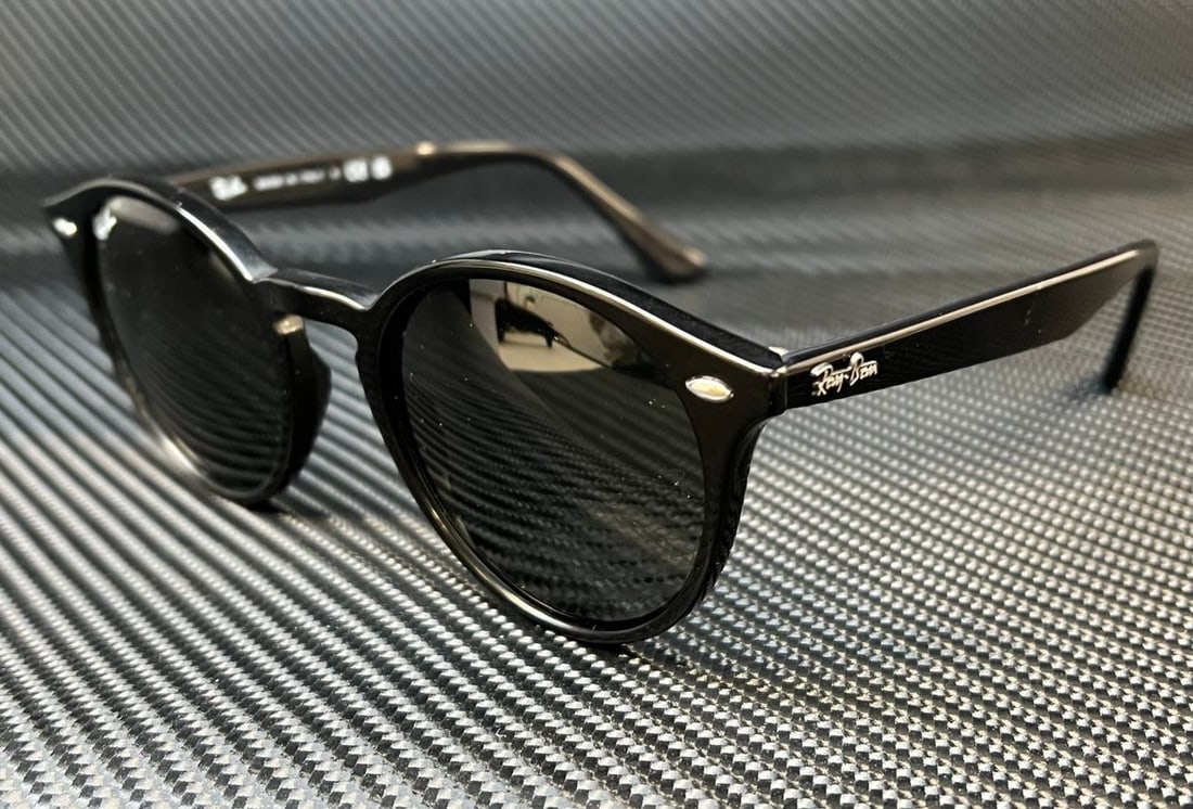 Ray-Ban RB2180 601 71 Black Green Men's Sunglasses with Case: Ray-Ban RB2180 601 71 Black Green Men's Sunglasses with Case Experience classic style with Ray-Ban RB2180 sunglasses, designed for men. These sunglasses feature a sleek black frame complemented by gre