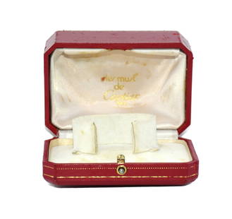 Authentic Cartier Must Watch Box 4x3x2 Inches: Authentic Cartier Must Watch Box 4x3x2 Inches This Cartier Must Watch Box is a luxurious and stylish container designed to protect and display your treasured timepieces. Measuring 4 x 3 x 2 inches, th
