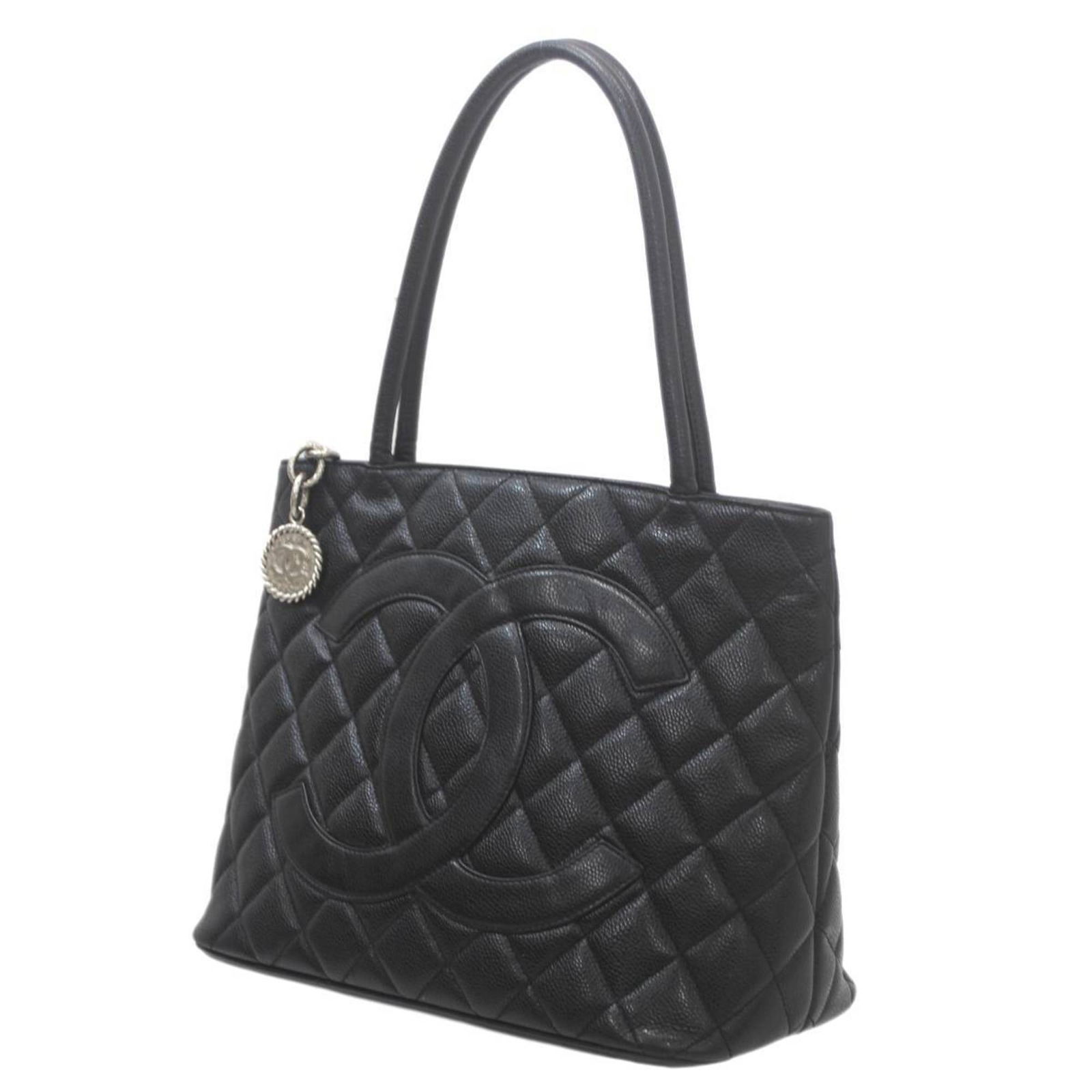 Chanel Black Caviar Leather Tote Bag 9640636 Women's Luxury: Chanel Black Caviar Leather Tote Bag 9640636 Women's Luxury This elegant Chanel tote bag is crafted from high-quality black caviar leather, making it a durable and stylish choice for any occasion. Fea