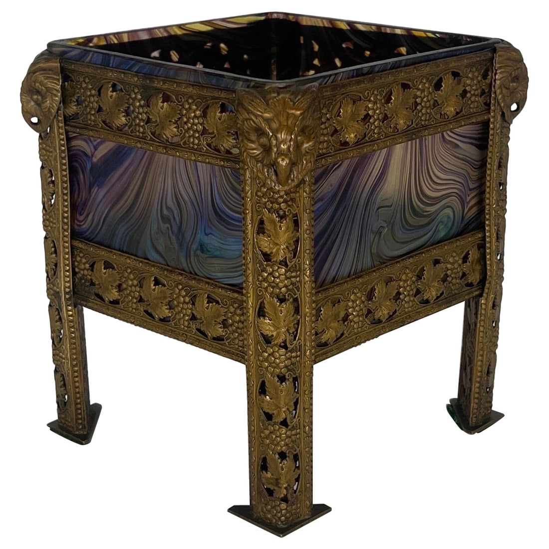 Loetz Art Nouveau Glass and Bronze Vase Austria 20th Century: Loetz Art Nouveau Glass and Bronze Vase Austria 20th Century This exquisite Art Nouveau vase showcases the elegance of early 20th-century design, attributed to the renowned Loetz Glass. Crafted in Aus