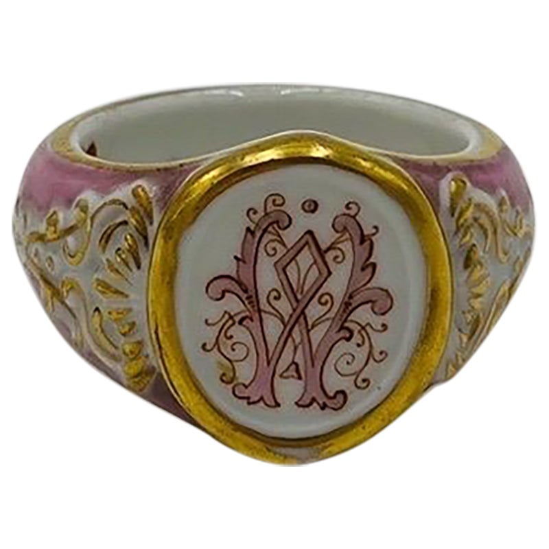 19th Century Old Paris Porcelain Napkin Ring with W Monogram: 19th Century Old Paris Porcelain Napkin Ring with W Monogram This exquisite antique napkin ring, crafted from Old Paris porcelain, showcases a beautiful "W" monogram at the center, elegantly framed by