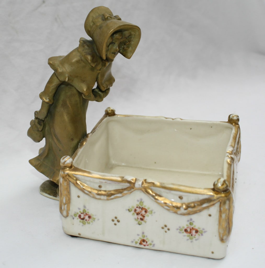 19th Century Amphora Hand-Painted Porcelain Candy Dish Austria: 19th Century Amphora Hand-Painted Porcelain Candy Dish Austria This exquisite late 19th century Austrian Amphora hand-painted porcelain candy dish features a stunning golden hue and a charming design