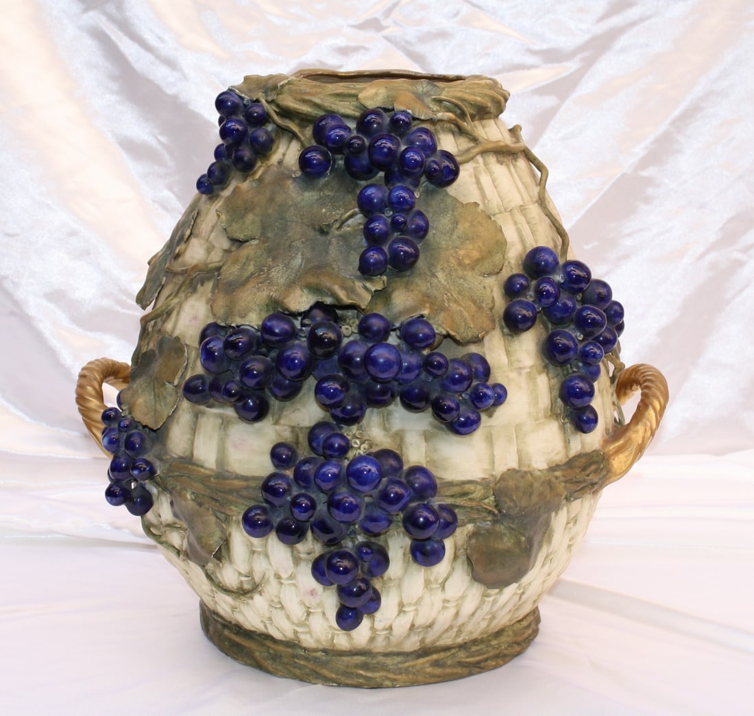 19th Century Art Nouveau Amphora Clay Vase Museum Piece: 19th Century Art Nouveau Amphora Clay Vase Museum Piece Discover this exquisite 19th century Art Nouveau Austrian Amphora vase, a true museum piece that showcases remarkable craftsmanship and intricat