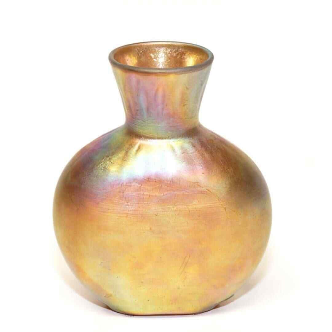Steuben Gold Aurene Art Nouveau Small Oval Vase 4 x 3.25 Signed: Steuben Gold Aurene Art Nouveau Small Oval Vase 4 x 3.25 Signed This exquisite Steuben Gold Aurene Glass Small Oval Vase showcases a stunning gold hue and is a beautiful example of Art Nouveau style.
