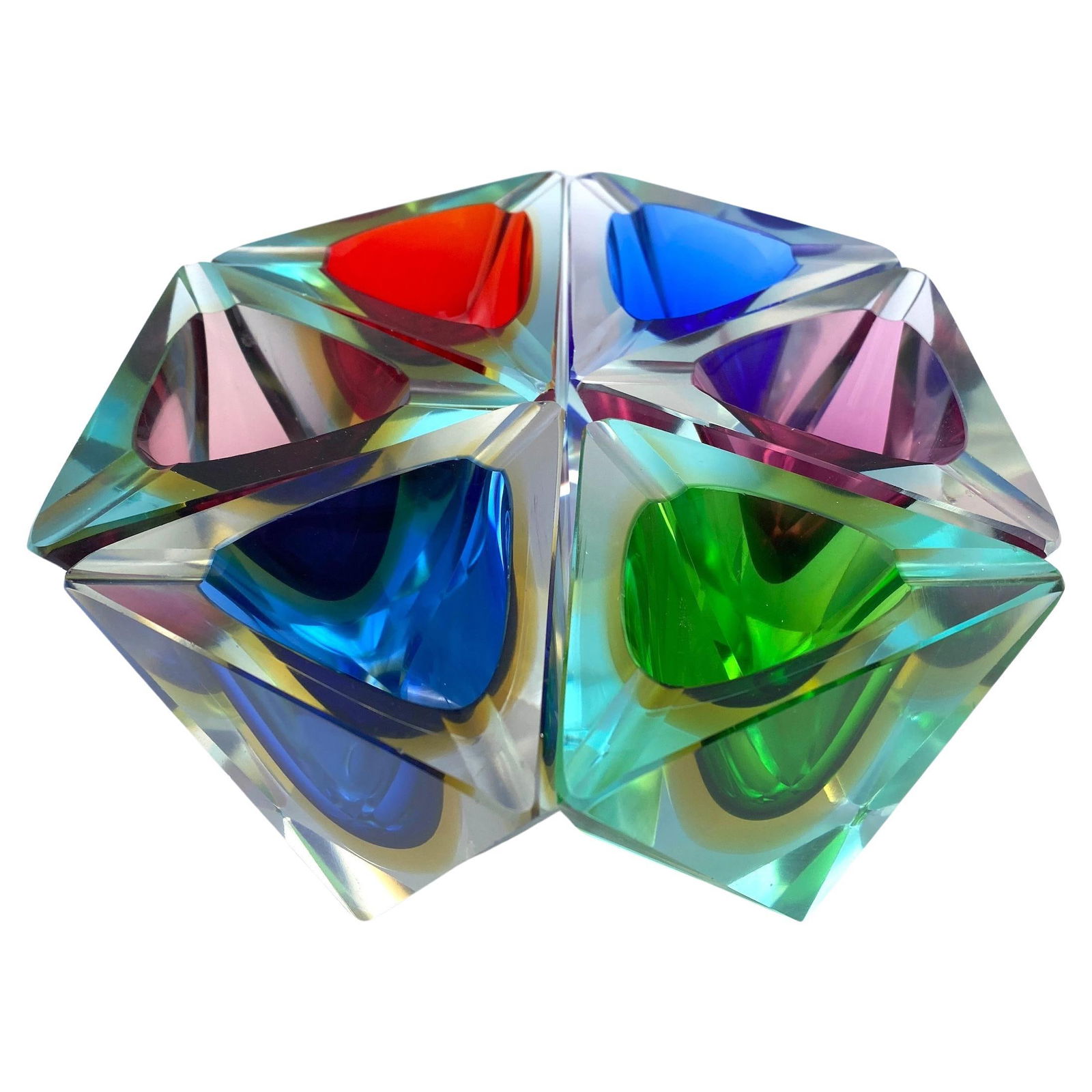Set of 6 Colorful Hexagonal Murano Ashtrays by Flavio Poli Seguso: Set of 6 Colorful Hexagonal Murano Ashtrays by Flavio Poli Seguso This exquisite set of Mod Colorful Hexagonal Nesting Murano Ashtrays, attributed to Flavio Poli-Seguso, showcases the artistry of Ital
