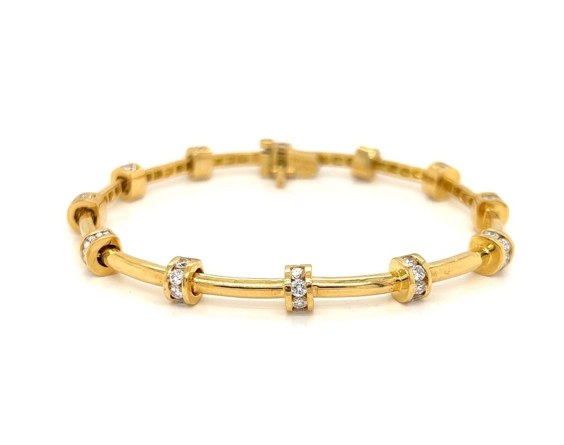Charles Krypell 18k Yellow Gold Diamond Flex Link Bracelet 2.5ct: Charles Krypell 18k Yellow Gold Diamond Flex Link Bracelet 2.5ct This exquisite Charles Krypell Diamond Flex Link Bracelet is crafted from 18k yellow gold and features a unique chain style with a flex