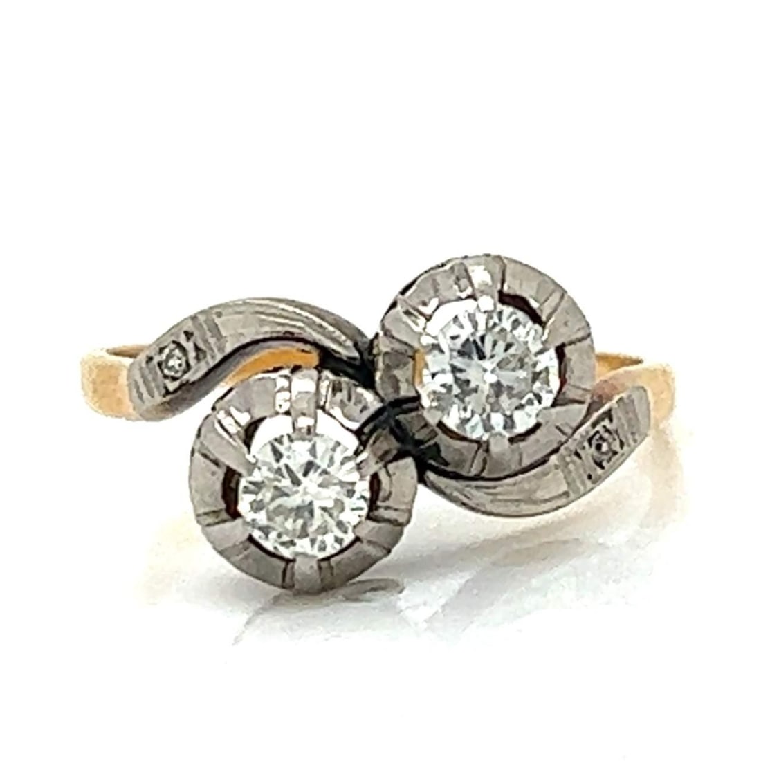 Elegant 18K Yellow Gold Ring with 0.65 Ct Diamonds: Elegant 18K Yellow Gold Ring with 0.65 Ct Diamonds This exquisite 18K Yellow Gold ring features two stunning diamonds with a total weight of approximately 0.65 ct. Crafted with high-quality 18K yellow