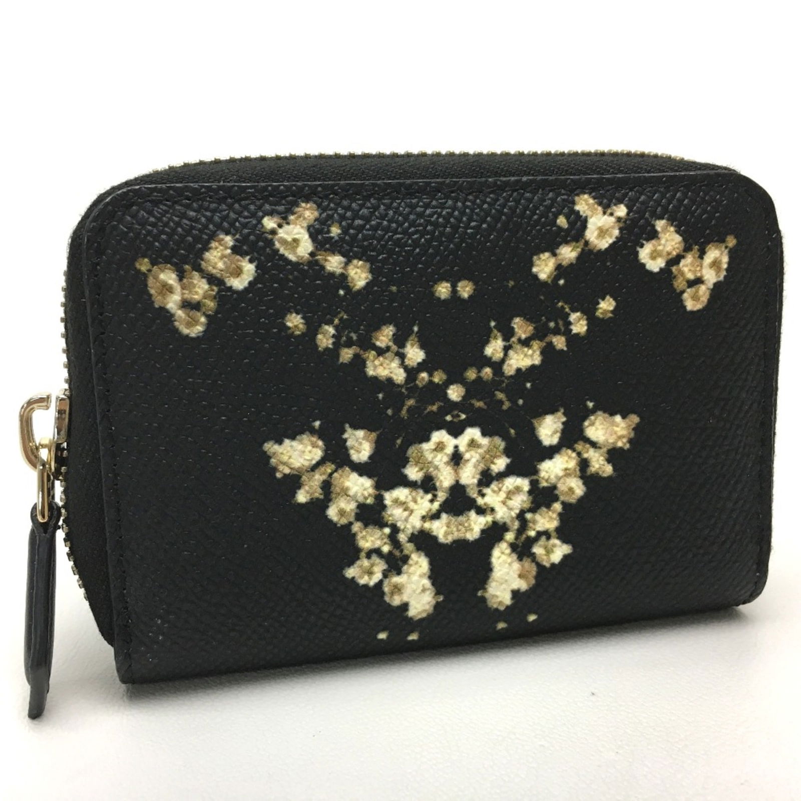 Givenchy Black Leather Coin Compartment Purse W10.8cm H7.7cm D2cm: Givenchy Black Leather Coin Compartment Purse W10.8cm H7.7cm D2cm This Givenchy Coin Compartment coin purse is a stylish and functional accessory designed for women. Crafted from high-quality leather,