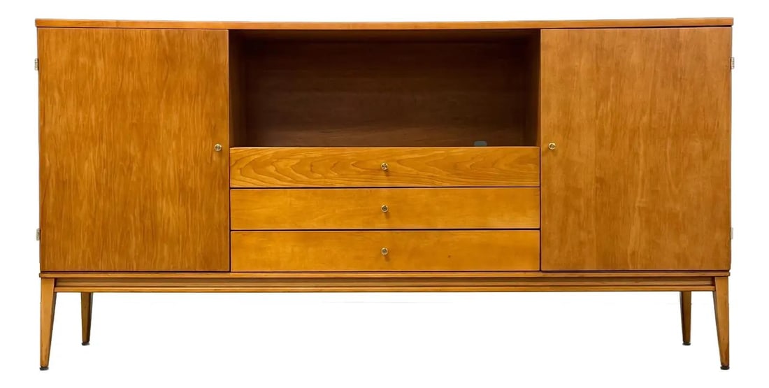 Refinished Paul McCobb Planner Group Credenza Mid-Century Modern Maple: Refinished Paul McCobb Planner Group Credenza Mid-Century Modern Maple Discover the elegance of mid-century modern design with this refinished Paul McCobb Planner Group credenza. Crafted from solid ma