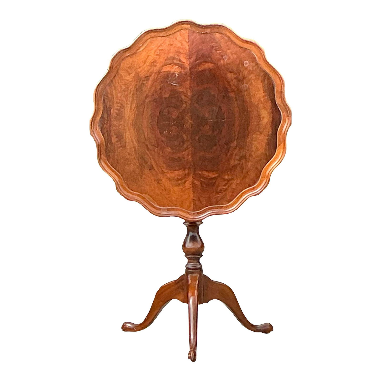 Vintage Regency Sienna Wood Pie Crust Tilt Table: Vintage Regency Sienna Wood Pie Crust Tilt Table Enhance your living space with the timeless elegance of this Vintage Regency Pie Crust Tilt Table. Showcasing a stunning scalloped "pie crust" edge, th
