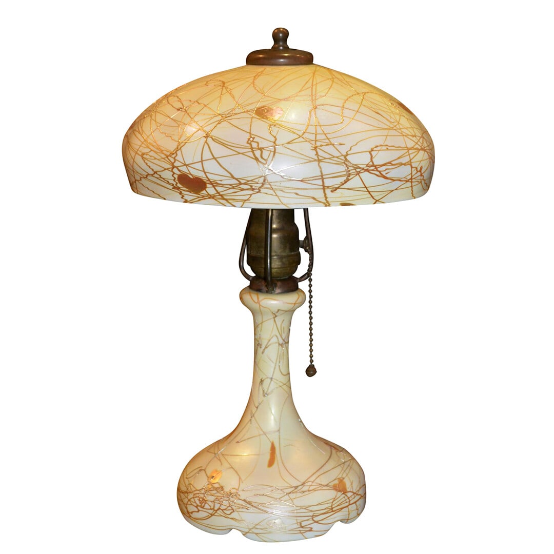 Steuben Art Nouveau Desk Lamp 14in Hearts and Vines Beige: Steuben Art Nouveau Desk Lamp 14in Hearts and Vines Beige This exquisite Steuben Art Glass Lamp features a charming design of hearts and vines, embodying the elegance of the Art Nouveau style. Crafted