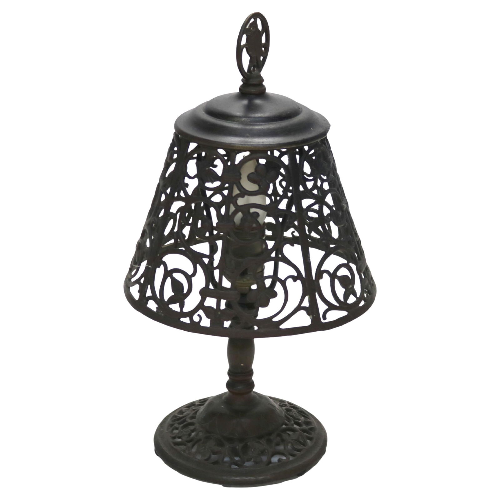 Antique Oscar Bach Arts and Crafts Bronze Table Lamp C1920: Antique Oscar Bach Arts and Crafts Bronze Table Lamp C1920 This Antique Oscar Bach Arts & Crafts Bronze Table Lamp, crafted circa 1920, showcases the distinctive elements of the Arts and Crafts moveme