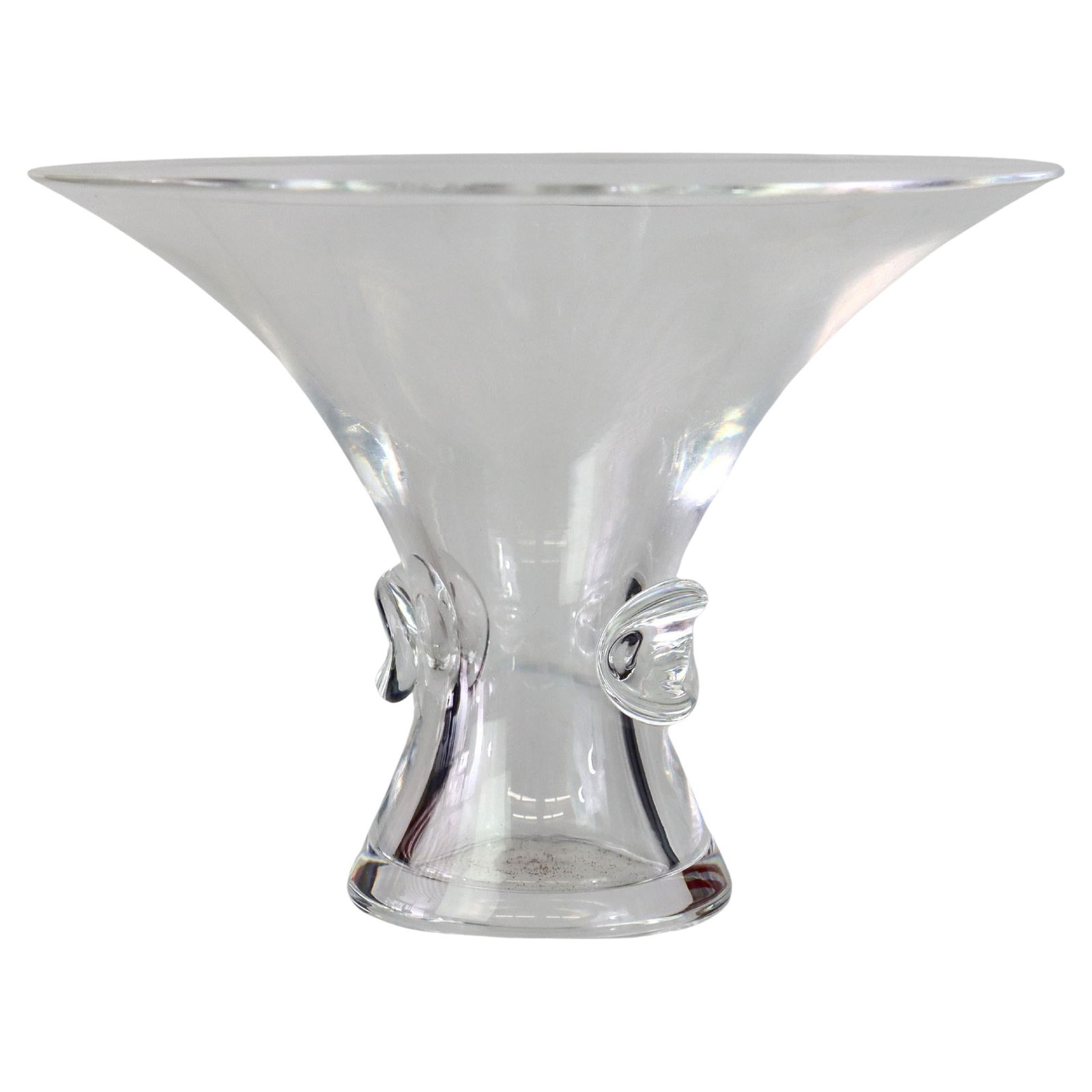 Signed Antique Steuben Art Glass Trumpet Vase MCM C1930: Signed Antique Steuben Art Glass Trumpet Vase MCM C1930 This exquisite Antique Steuben Mid-Century Modern Art Glass Trumpet Vase, dating to circa 1930, showcases the elegant craftsmanship characterist