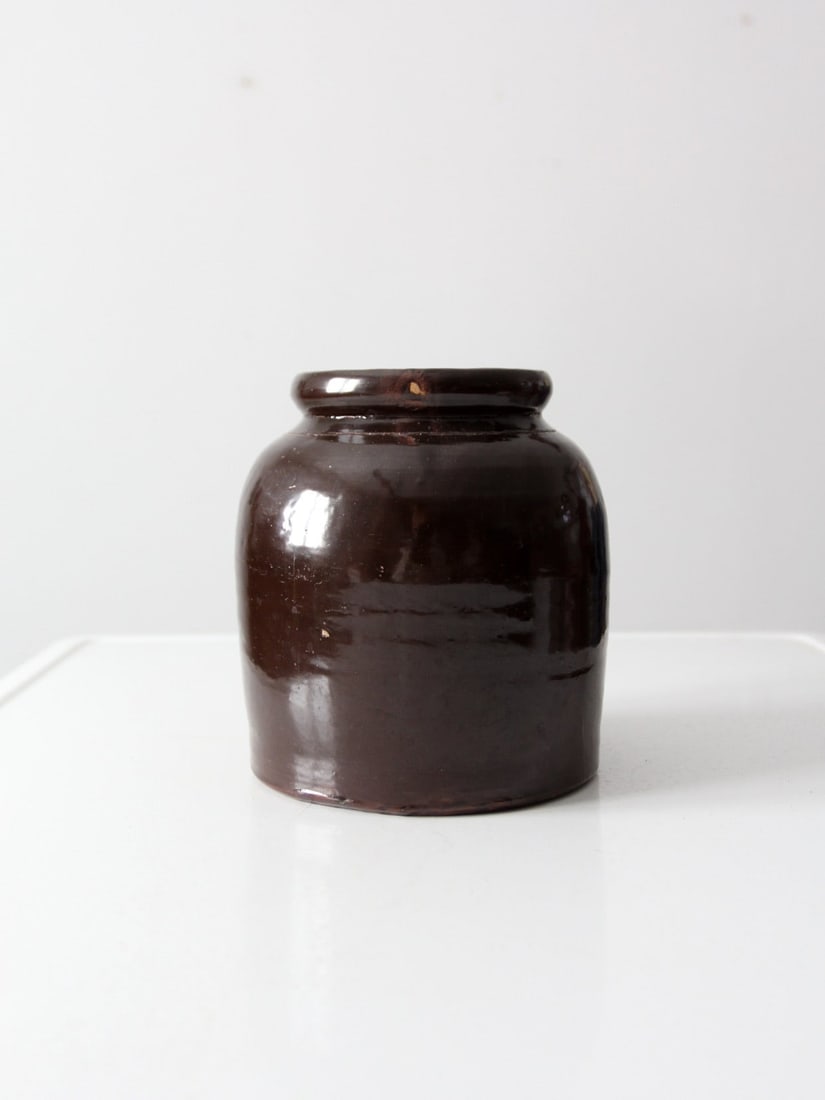 Antique Unmarked Red Wing Stoneware Crock 8 x 6.75 Inch: Antique Unmarked Red Wing Stoneware Crock 8 x 6.75 Inch This antique stoneware crock showcases a classic unmarked Red Wing design, featuring a rich dark brown glaze and a distinctive lipped opening. I