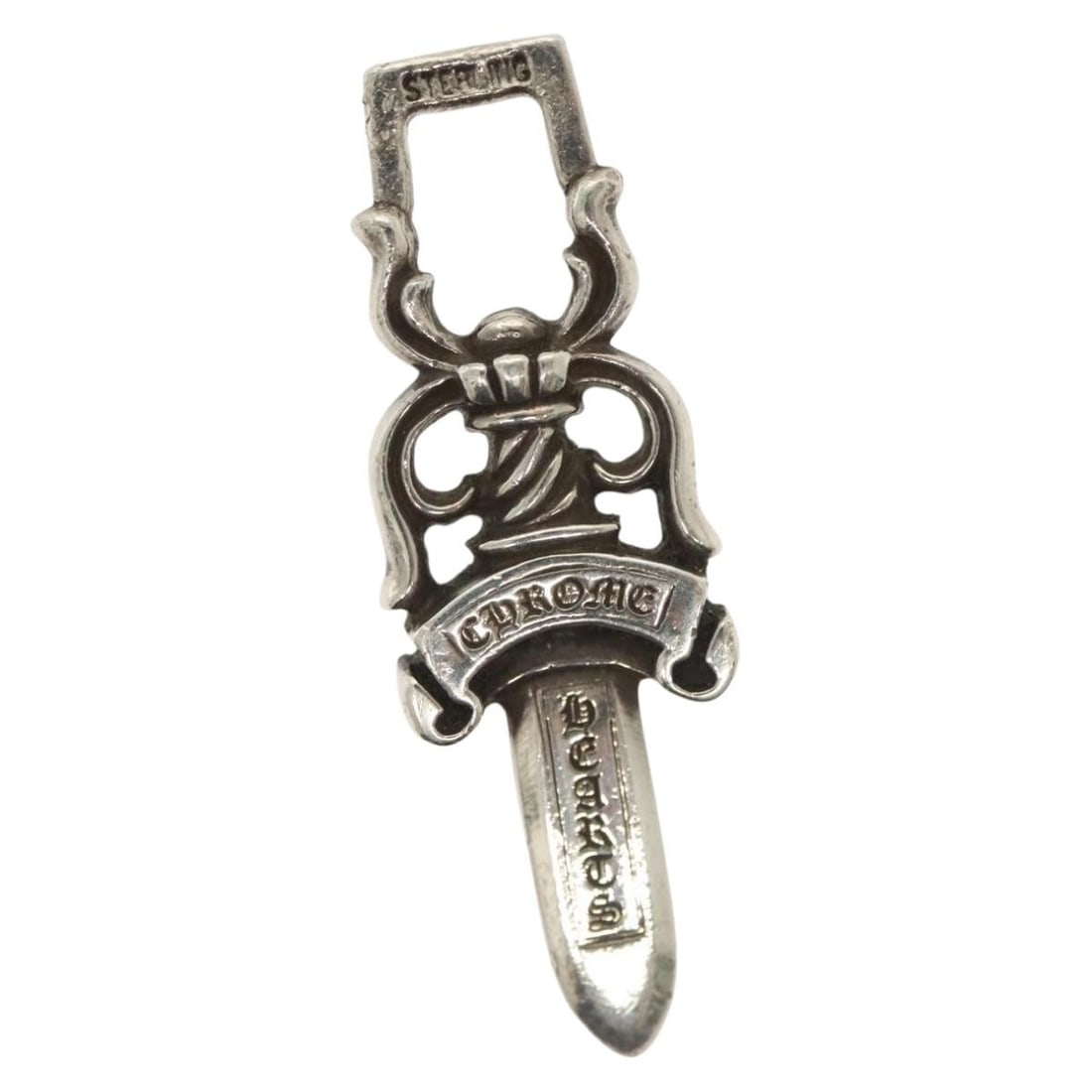 Chrome Hearts Ag925 Silver Pendant Necklace Authentic 138891M: Chrome Hearts Ag925 Silver Pendant Necklace Authentic 138891M This stunning Chrome Hearts pendant top necklace is crafted from authentic Ag925 silver, showcasing the brand's signature style. The neckl