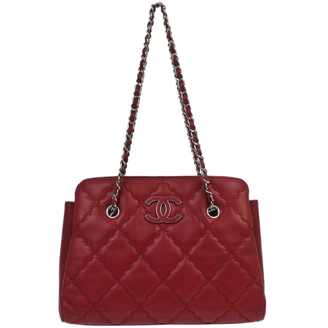 Chanel Bordeaux Calfskin Hamptons Tote Double Handle Handbag: Chanel Bordeaux Calfskin Hamptons Tote Double Handle Handbag Introducing the Chanel Bordeaux Calfskin Hamptons Ultra Stitch Tote Chain Handbag, a luxurious accessory that combines functionality with e