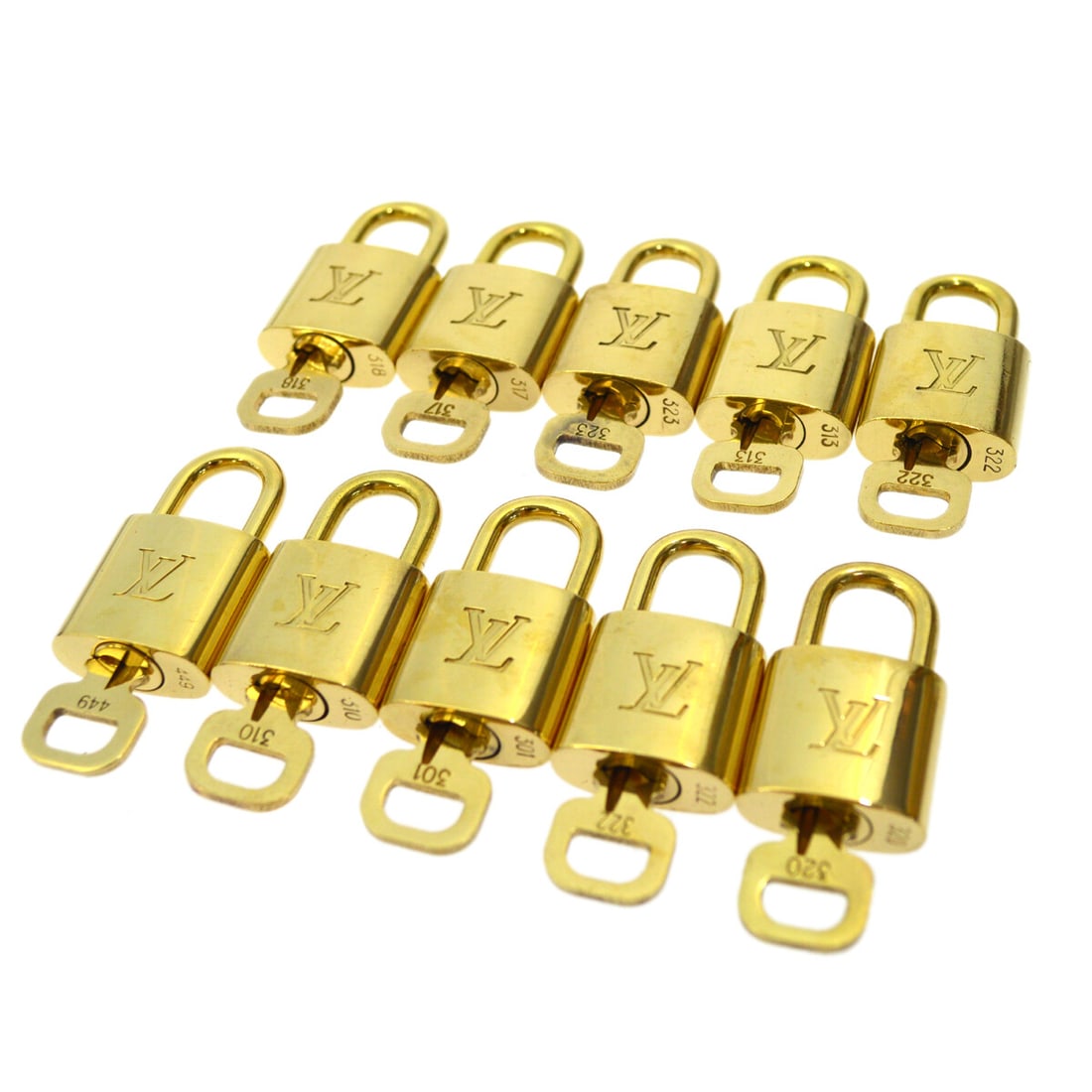Louis Vuitton Gold Padlock & Key Bag Accessories 10 Piece Set: Louis Vuitton Gold Padlock & Key Bag Accessories 10 Piece Set Enhance your Louis Vuitton collection with this exquisite 10-piece set of Padlock & Key Bag Accessories. Crafted in a stunning gold tone, 