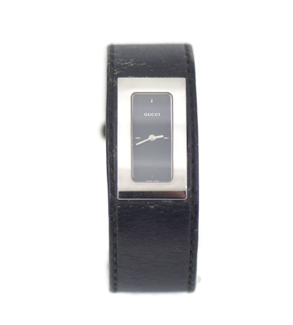 Gucci 7800S Stainless Steel Leather Band Watch: Gucci 7800S Stainless Steel Leather Band Watch This elegant Gucci watch features a classic design with a black leather band and a sleek stainless steel case. The black dial adds to its sophisticated l