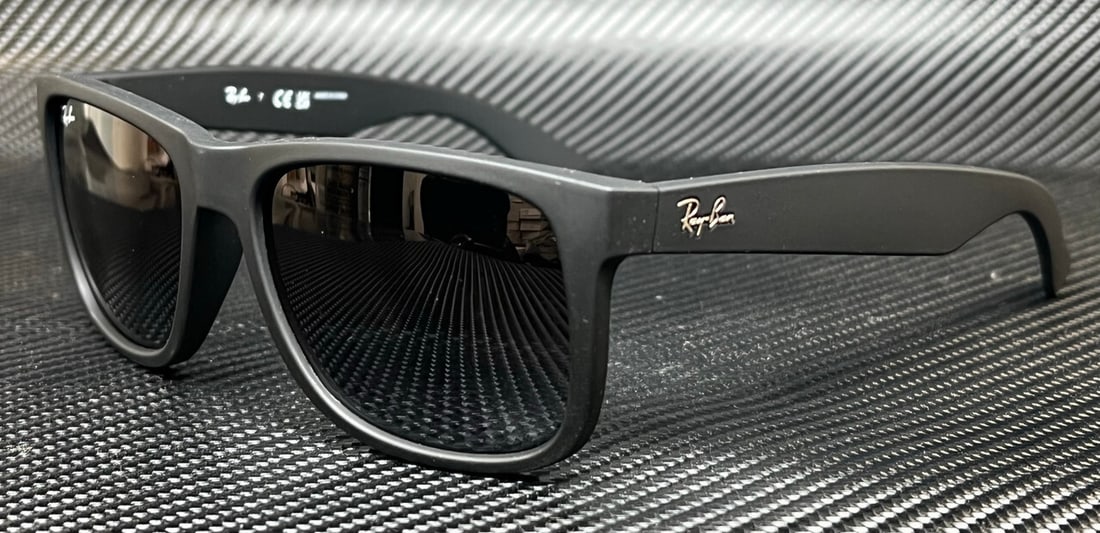 Ray-Ban RB4165 601 8G Matte Black Gray Gradient Sunglasses: Ray-Ban RB4165 601 8G Matte Black Gray Gradient Sunglasses Experience style and comfort with these Ray-Ban RB4165 601 8G sunglasses. Featuring a trendy Justin Classic design, these sunglasses are craf