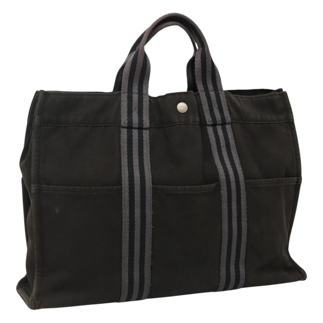 HERMES Fourre Tout MM Black Canvas Hand Bag Made in France: HERMES Fourre Tout MM Black Canvas Hand Bag Made in France Introducing the HERMES Fourre Tout MM Hand Bag, expertly crafted from durable black canvas. This stylish handbag features a spacious design, 