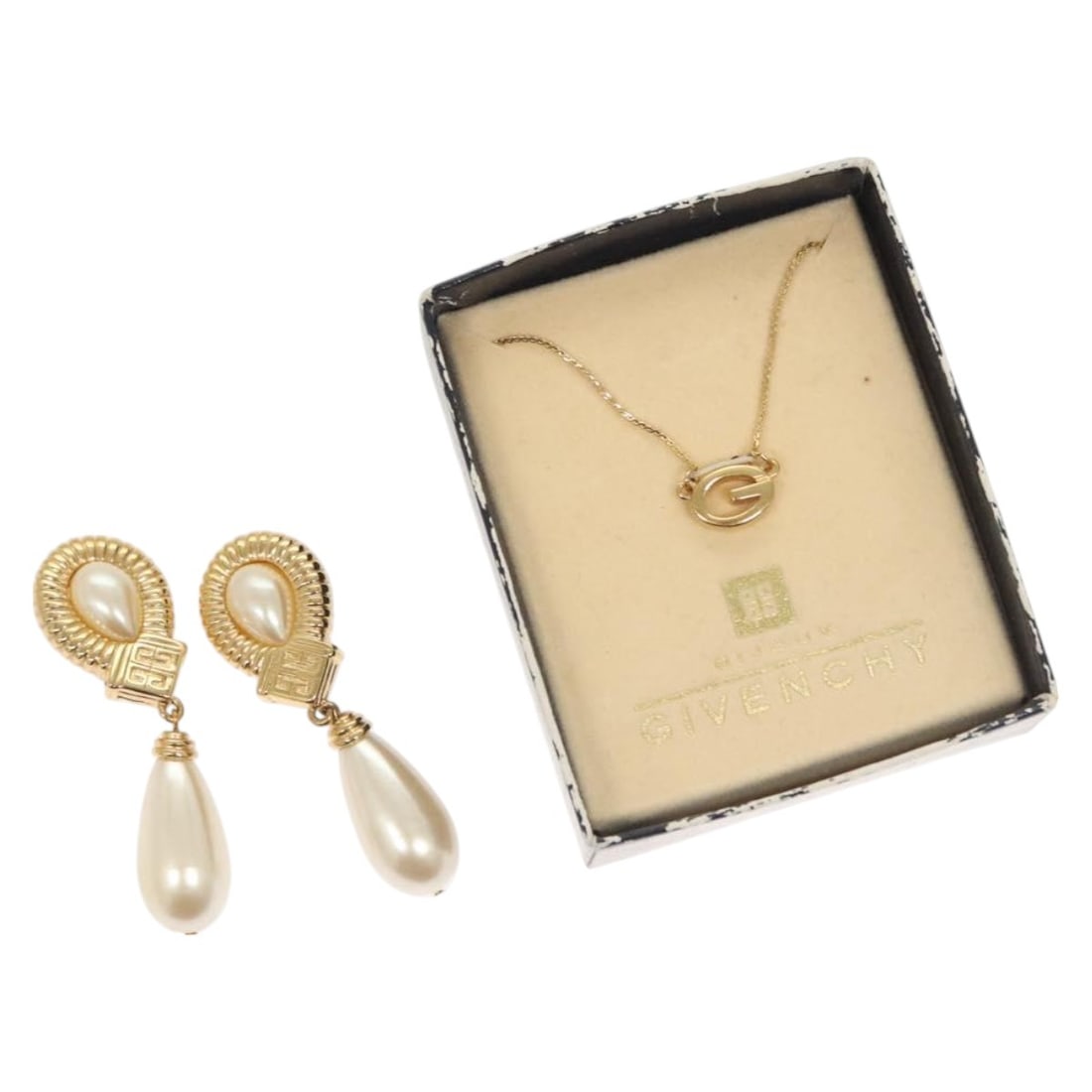 GIVENCHY Gold Tone Metal Necklace Set Authentic: GIVENCHY Gold Tone Metal Necklace Set Authentic This stunning GIVENCHY necklace set features a luxurious gold-tone metal design, perfect for adding a touch of elegance to any outfit. Although classifi