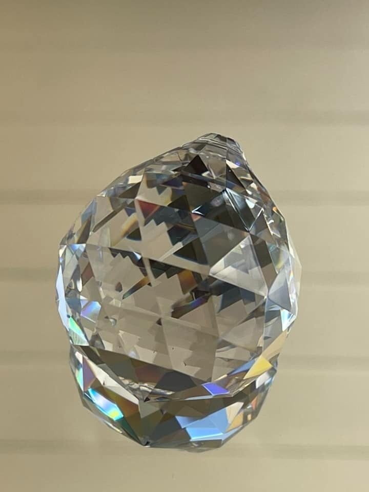 Asfour Crystal 30mm Chandelier Ball Signed Suncatcher Clear Prism: Asfour Crystal 30mm Chandelier Ball Signed Suncatcher Clear Prism Enhance your lighting fixtures with this exquisite 30mm Clear Faceted Sphere Crystal Ball from Asfour. Crafted from high-quality cryst