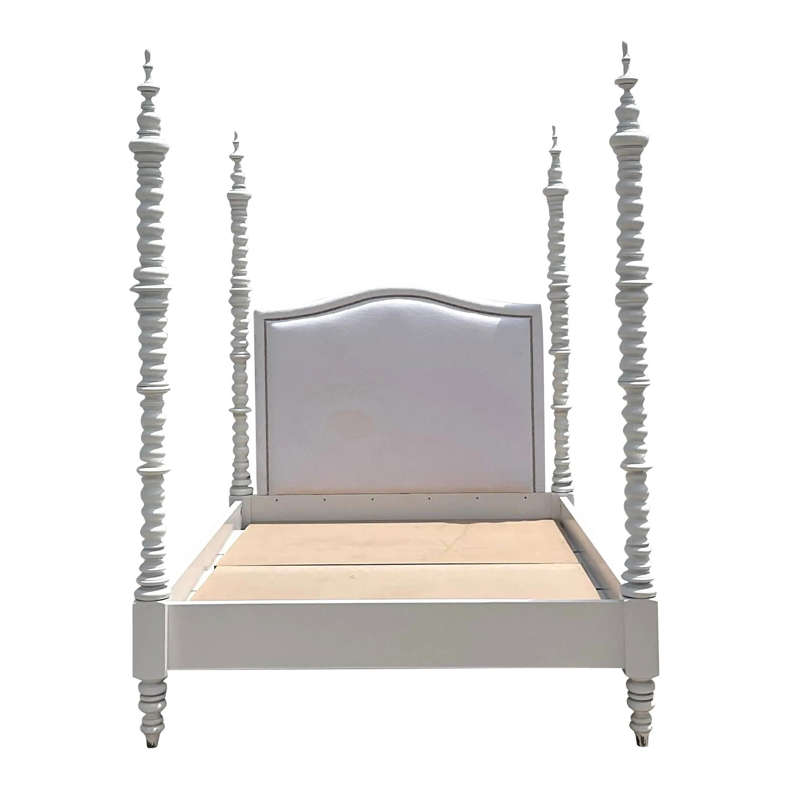 Vintage Ralph Lauren Home Illora Queen Poster Bed: Vintage Ralph Lauren Home Illora Queen Poster Bed This exquisite vintage Regency Queen bed by Ralph Lauren Home showcases the highly sought-after "Illora" style, featuring four elegantly carved poster