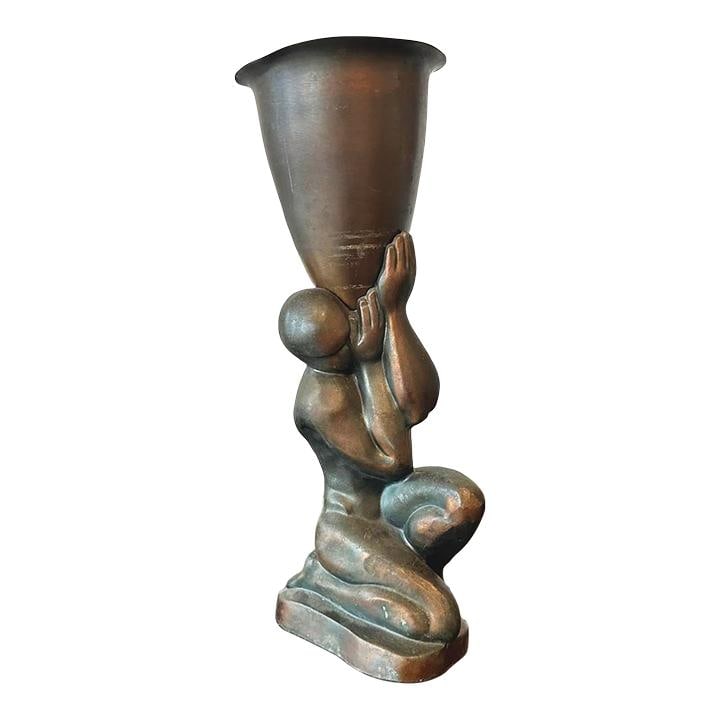 Vintage Art Deco Copper Sculptural Lamp with Brass Figure: Vintage Art Deco Copper Sculptural Lamp with Brass Figure Illuminate your space with this Vintage Art Deco Sculptural Copper Lamp of Man, a stunning blend of artistry and functionality. This unique la