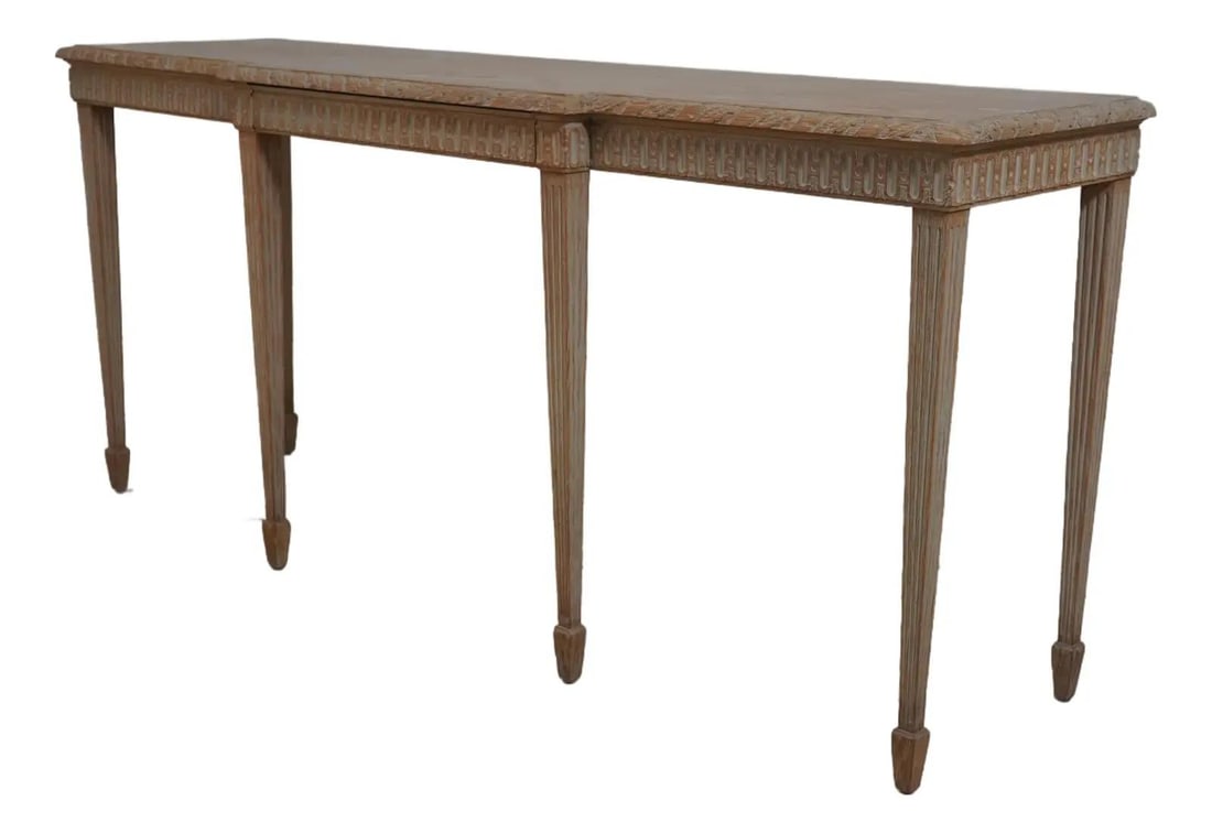 Vintage Weathered Oak Console Table with Leaf Carvings: Vintage Weathered Oak Console Table with Leaf Carvings This Vintage Weathered Oak Console Table showcases exquisite craftsmanship from approximately 30 years ago. It features fine carved details, high