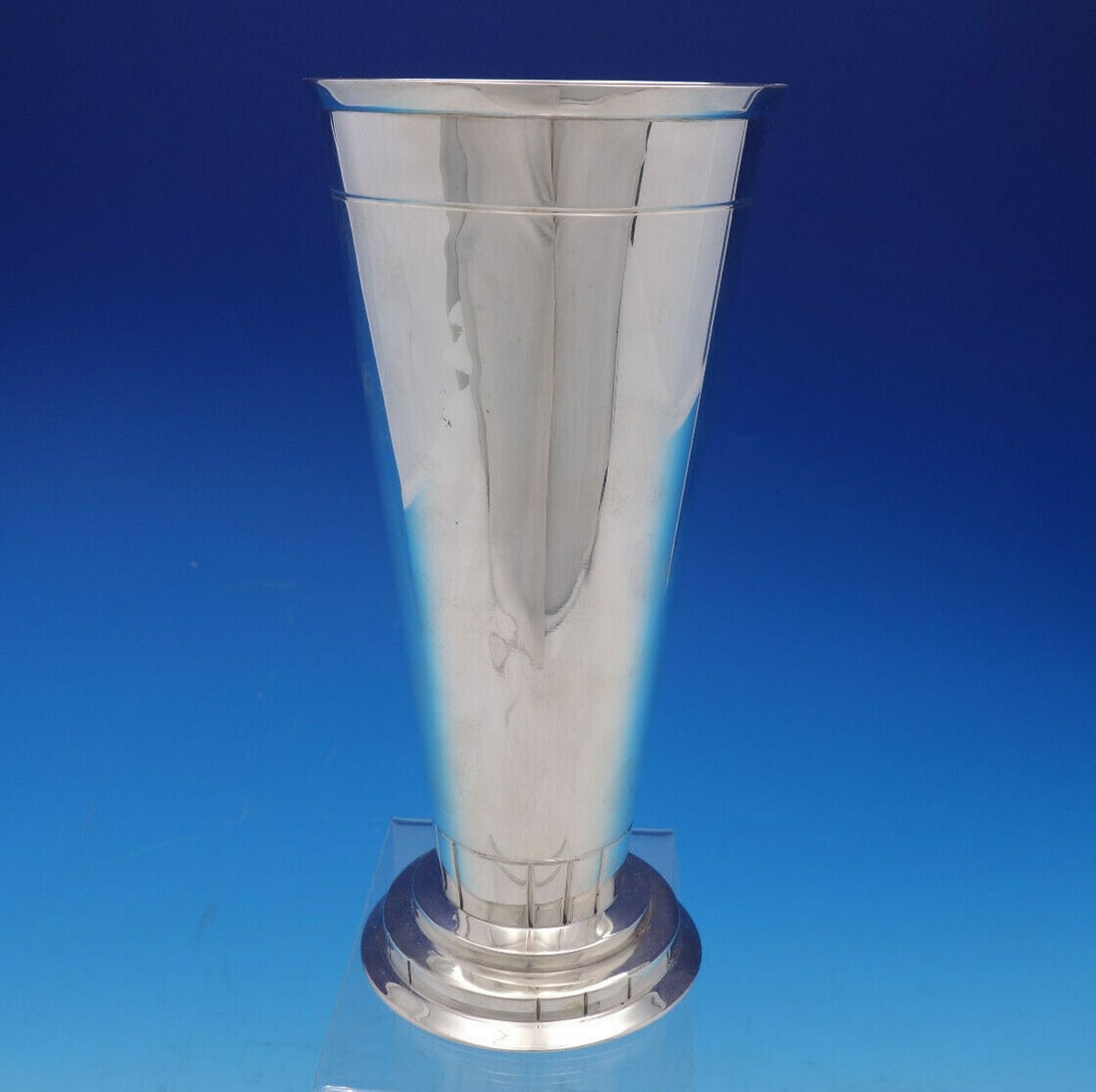 Erik Magnussen Sterling Silver Vase Mid-Century Modern 10 Inch #A14072: Erik Magnussen Sterling Silver Vase Mid-Century Modern 10 Inch #A14072 This striking sterling silver vase by Erik Magnussen showcases a rare mid-century modern design characterized by its stepped mode