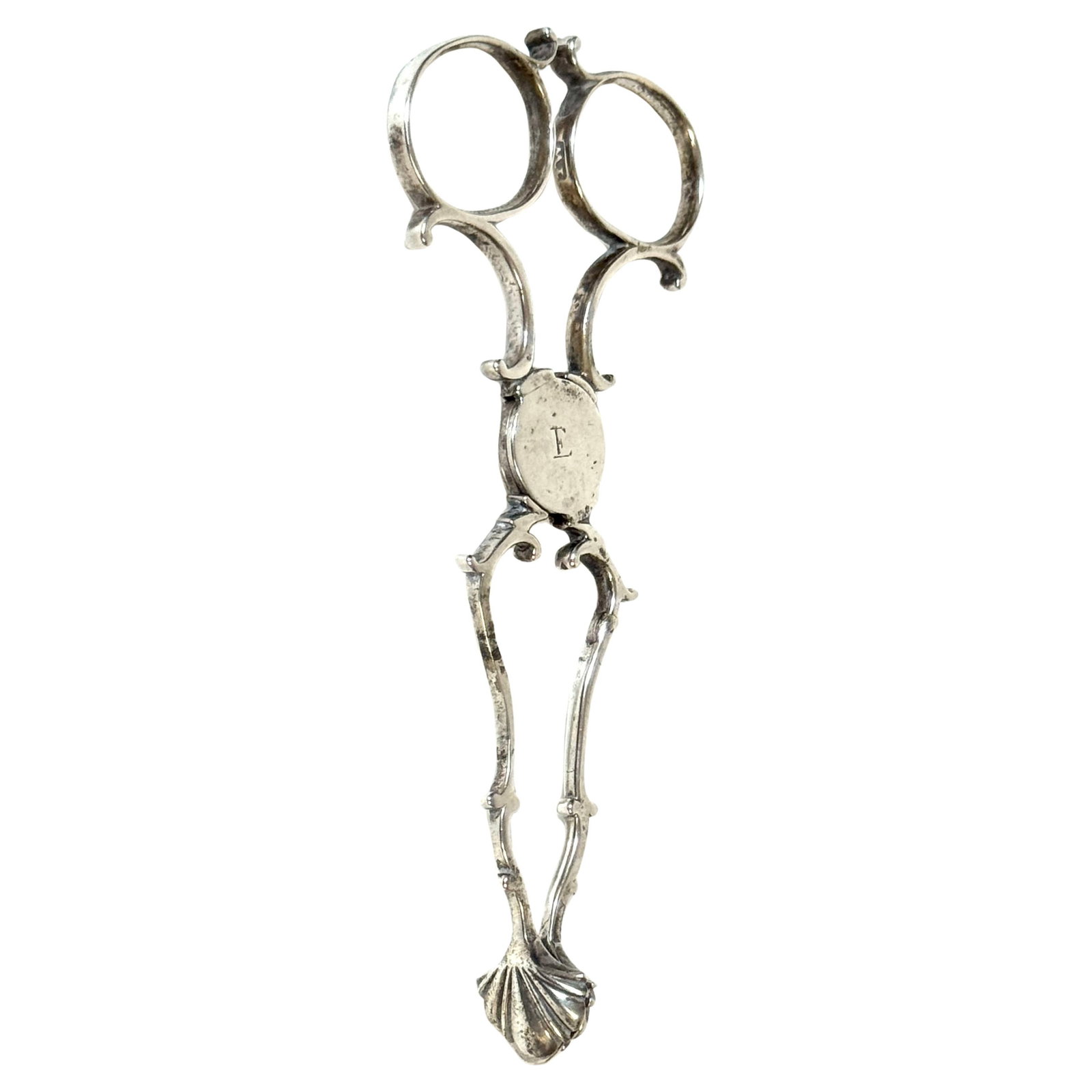 1765 American Colonial Silver Sugar Tongs Boston Circle Paul Revere Style: 1765 American Colonial Silver Sugar Tongs Boston Circle Paul Revere Style Discover this exquisite pair of American Colonial silver sugar tongs, crafted in Boston circa 1765-1785, and attributed to the