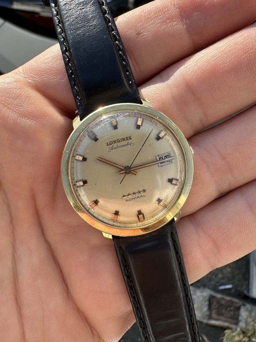 Vintage Longines Admiral Automatic 18k Gold Wristwatch with Box: Vintage Longines Admiral Automatic 18k Gold Wristwatch with Box This exquisite vintage Longines Admiral 5 Star wristwatch showcases timeless elegance with its solid 18k yellow gold case and a classic