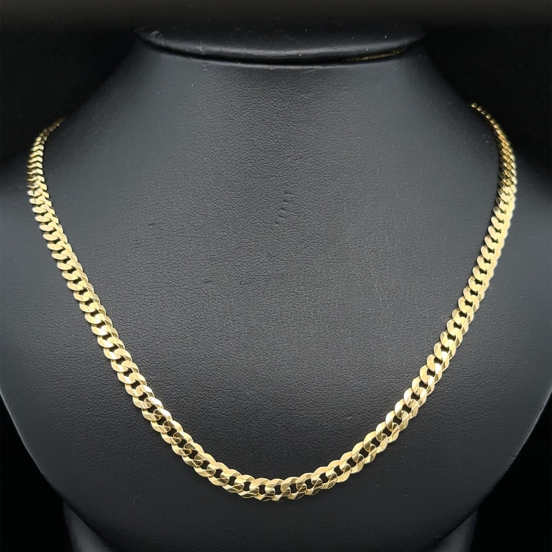 Classic Unisex 14k Yellow Gold 4mm 18in Cuban Link Chain Necklace: Classic Unisex 14k Yellow Gold 4mm 18in Cuban Link Chain Necklace Elevate your style with this Classic Unisex 14k Yellow Gold Flat Curb Cuban Link Chain Necklace. Crafted from solid 14k yellow gold, t