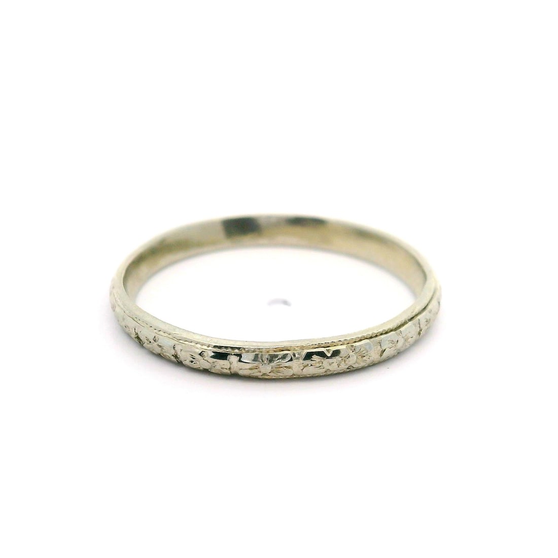 Antique 18k White Gold Miligrain Band Ring Size 6.5: Antique 18k White Gold Miligrain Band Ring Size 6.5 This exquisite antique band ring is crafted from solid 18k white gold, showcasing finely detailed miligrain edges that add an elegant touch. With a 